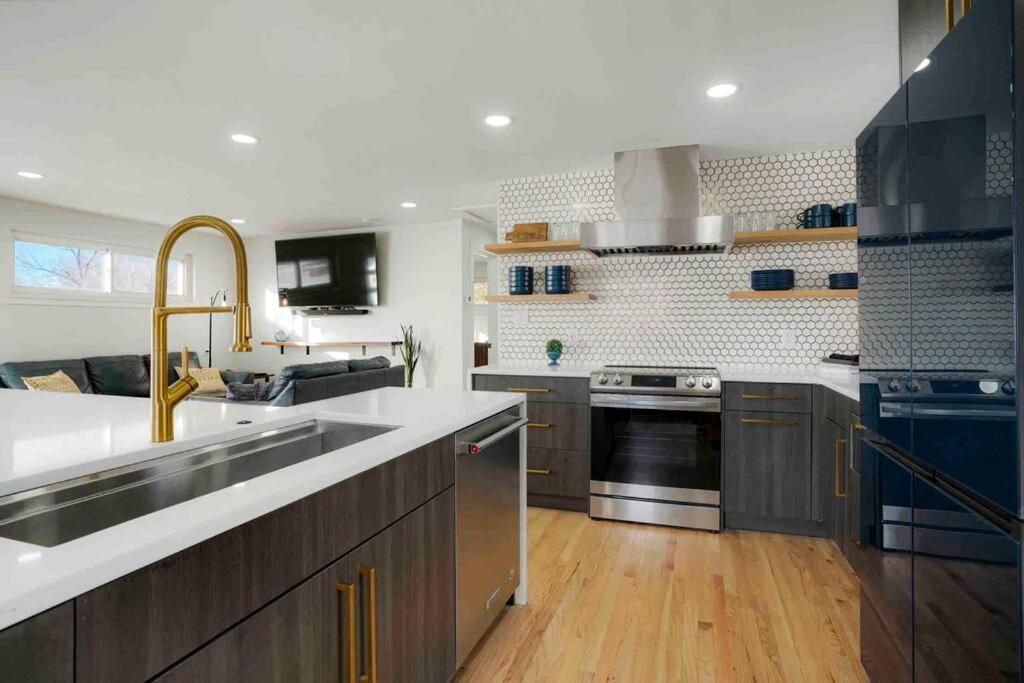 Sleeps 16 - 15 Min/Downtown, 10 Min/Medical Center Villa Aurora Exterior photo